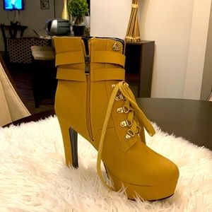Size 10 beige suede heeled booties